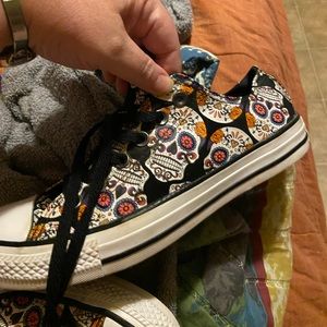 Sugar skull converse very nice look new